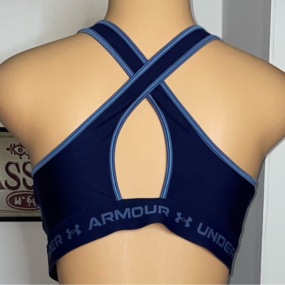 NWT UNDER ARMOUR COMPRESSION CROP TOP SZE XL - Picture 3 of 5